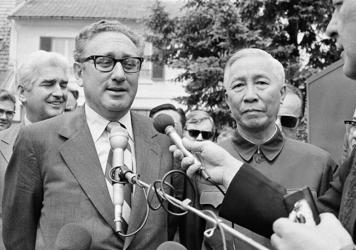 Lê Đức Thọ cùng Henry Kissinger