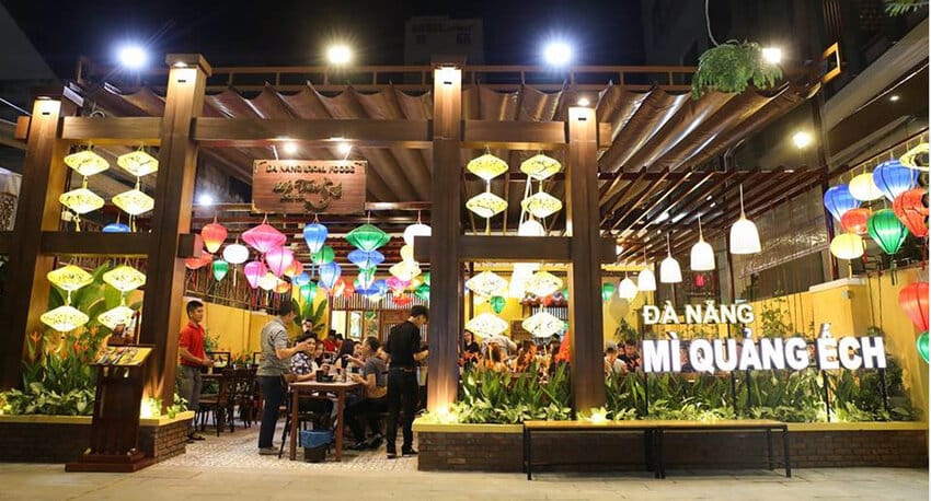Phong cách thiết kế sang trọng của quán ăn Đà Nẵng mì quảng ếch bếp Trang